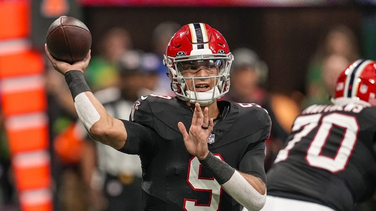 Deadspin | First NFL QB benched? New overwhelming favorite emerges
