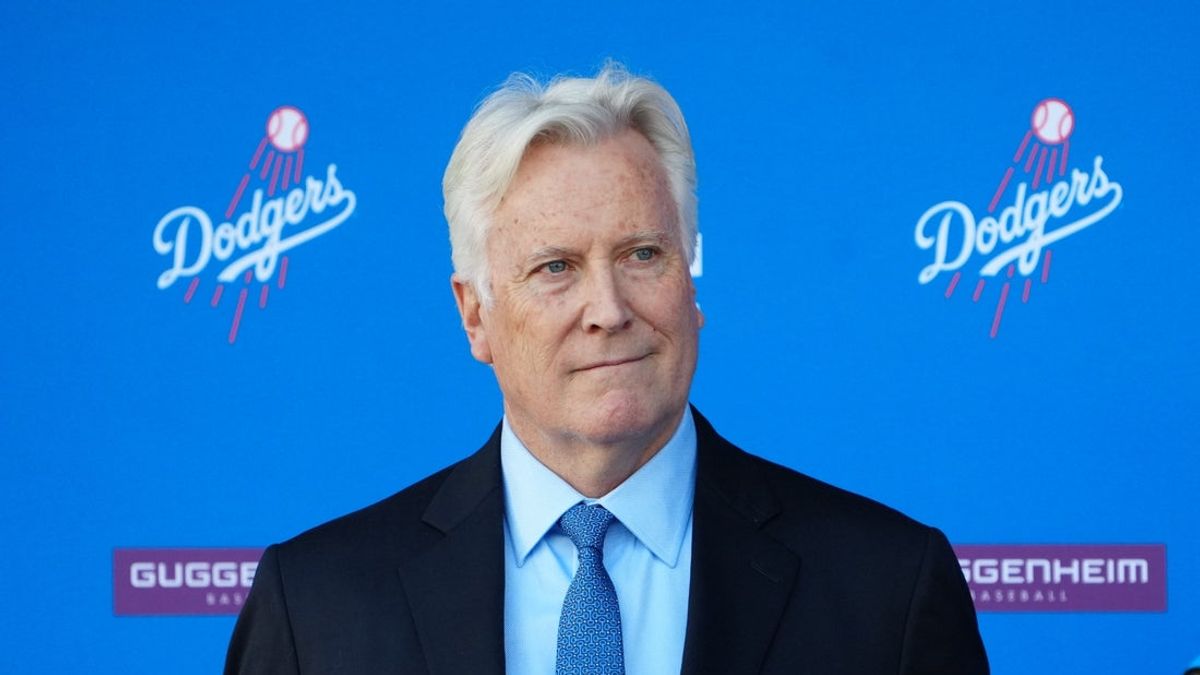 Tim Buss Deadspin | Reports: Buss family selling majority ownership of Lakers