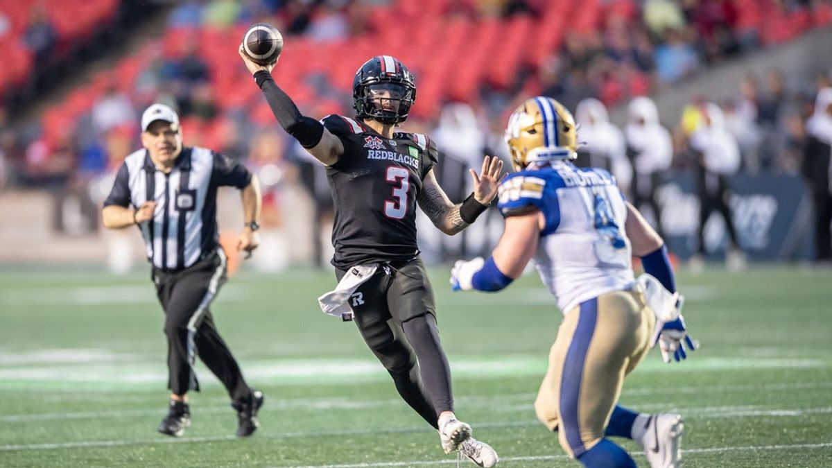 Ο Dru Brown παίζει για τους Blue Bombers εναντίον Argonauts Ο Dru Brown παίζει για τους Blue Bombers εναντίον Argonauts