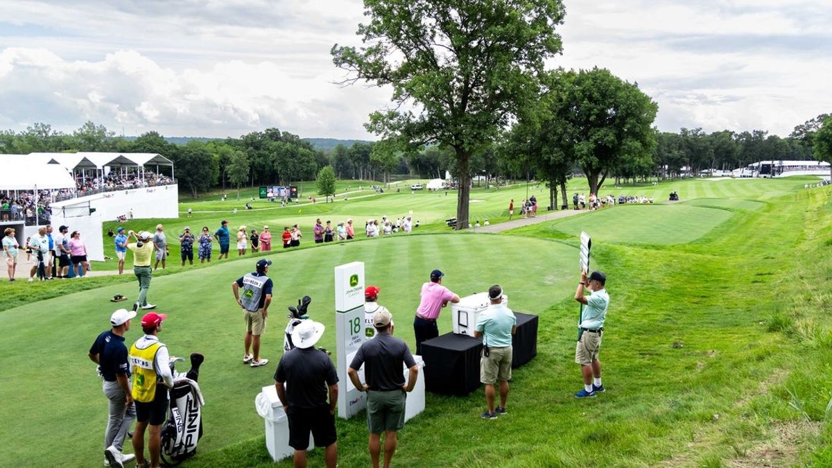 Ο Zach Johnson αγκαλιάζει την ετήσια βόλτα «σπίτι» στο John Deere Classic