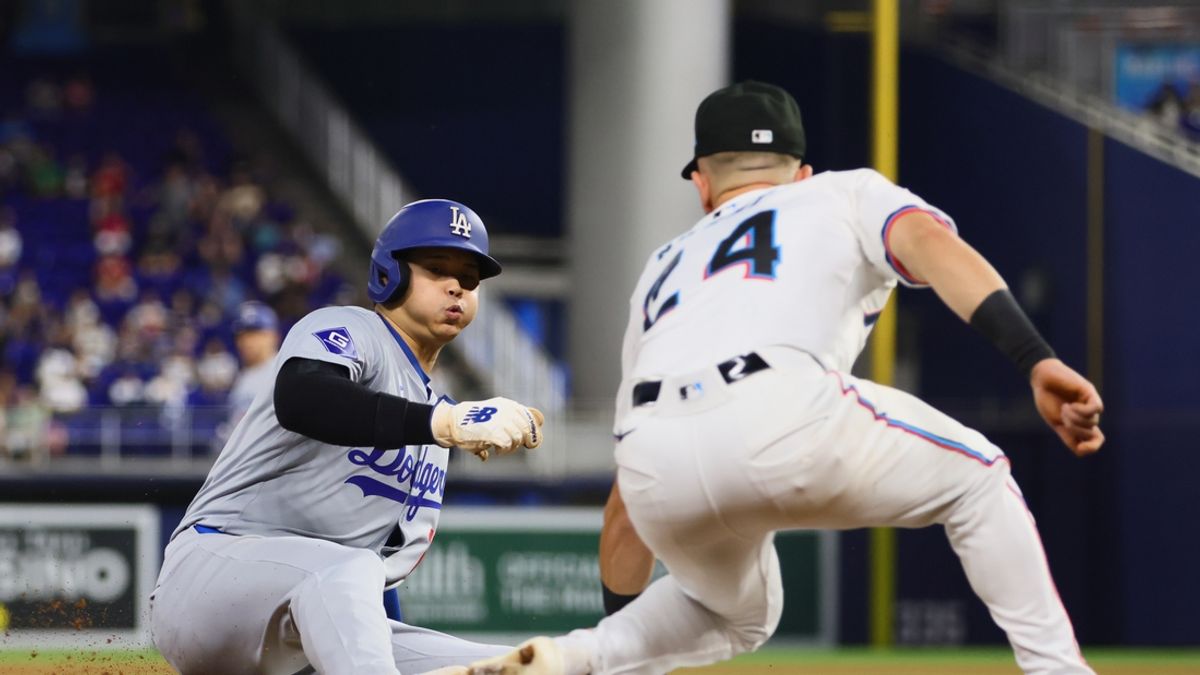 Deadspin | Shohei Ohtani steals 50th base, 2 HRs shy of first 50-50 season