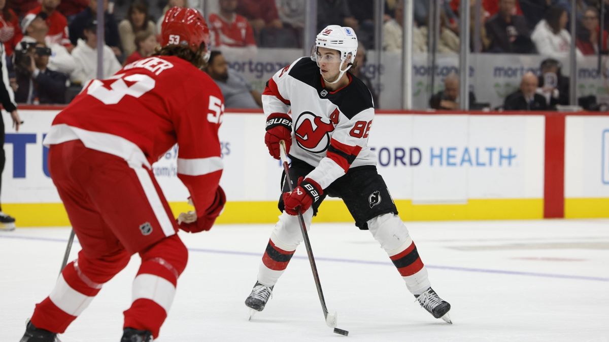 Deadspin | Red Wings down Devils in game featuring 5 power-play goals