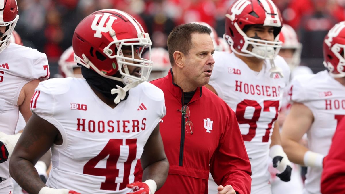 Deadspin | Meet the 12 CFP Title Contenders: No. 10 Indiana