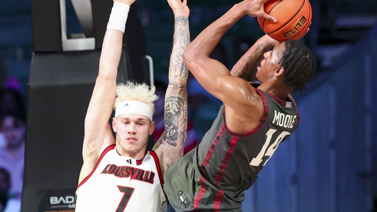 Deadspin | Surprising Oklahoma clips Louisville to earn Battle 4 ...