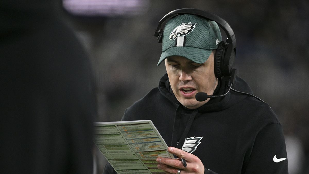 Deadspin | Reports: Saints to name Eagles OC Kellen Moore head coach