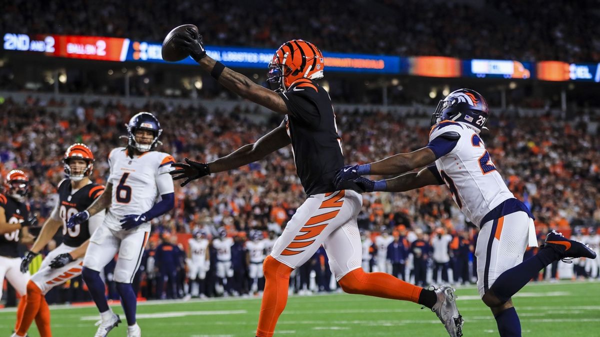 Deadspin | Bengals keep playoff hopes alive, survive in OT vs. Broncos