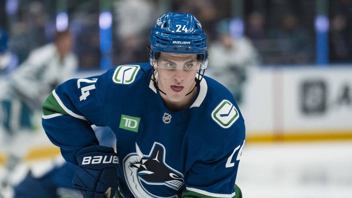  Canucks sign D Zeev Buium to 8-year, $75M contract 