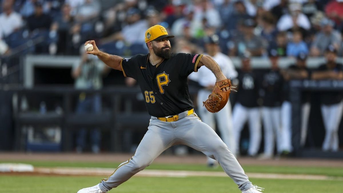  White Sox acquire RHP Jose Urquidy in trade with Pirates 