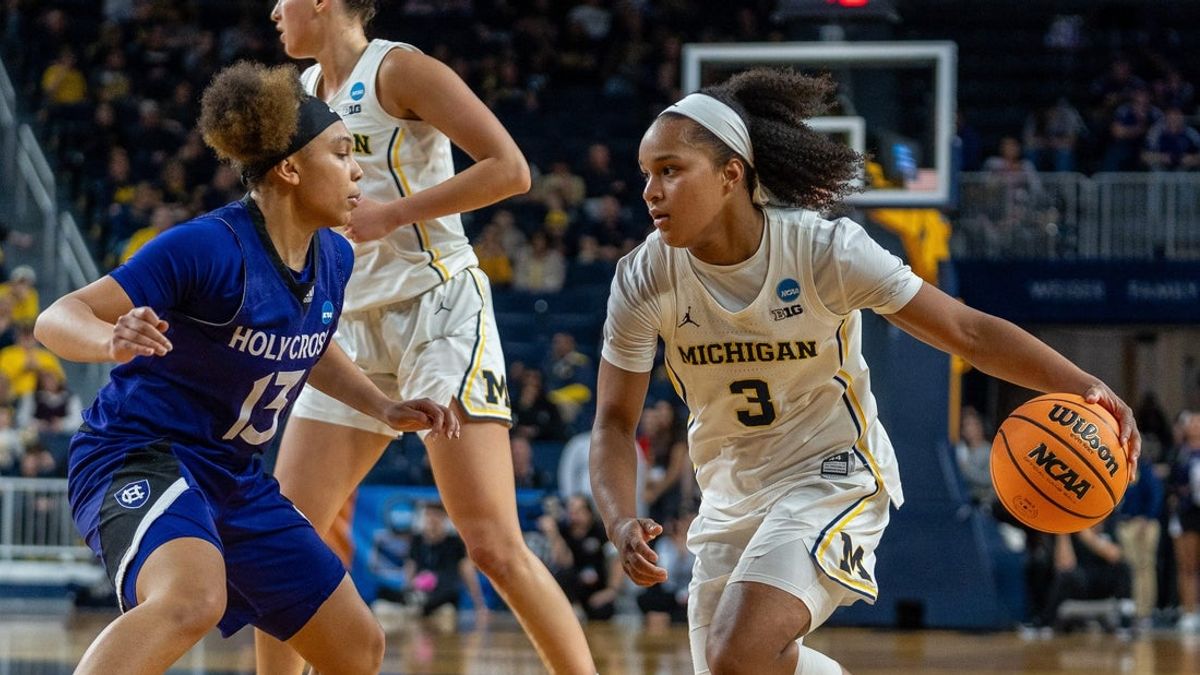 
            Michigan G Mila Holloway (leg) sidelined indefinitely
        