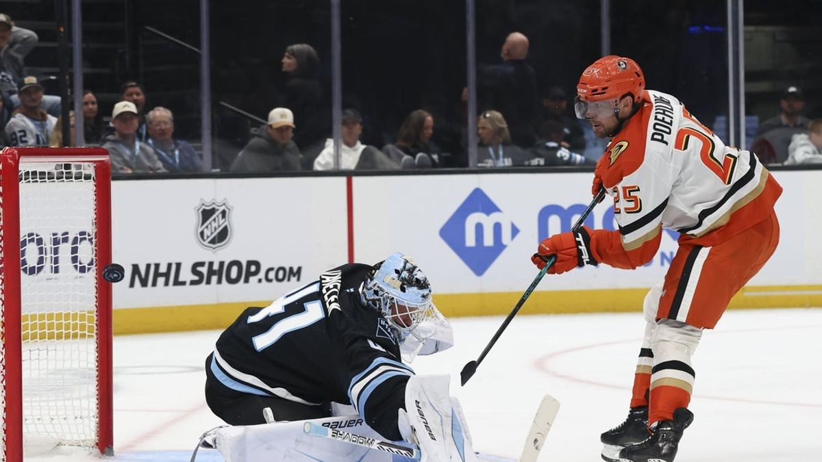 Deadspin | Ducks score four straight, take season series from Mammoth