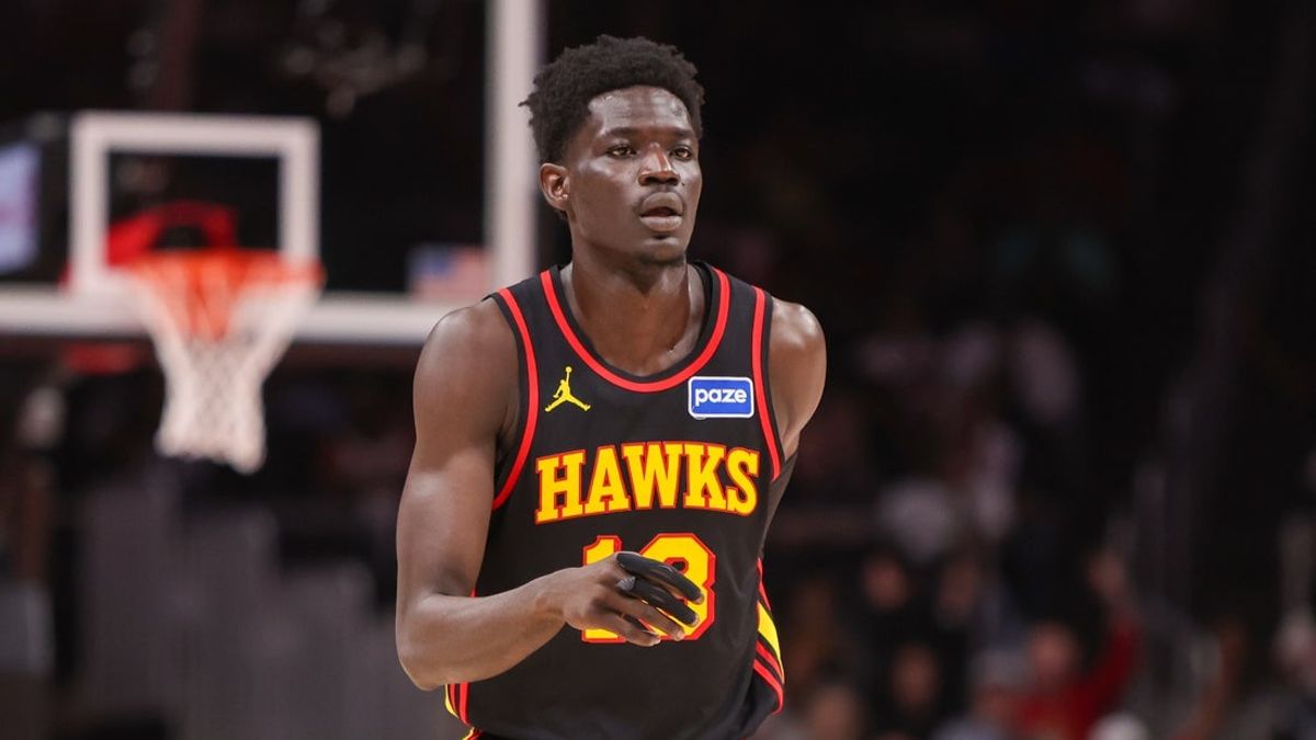  Hawks F Mouhamed Gueye breaks foot during workout 