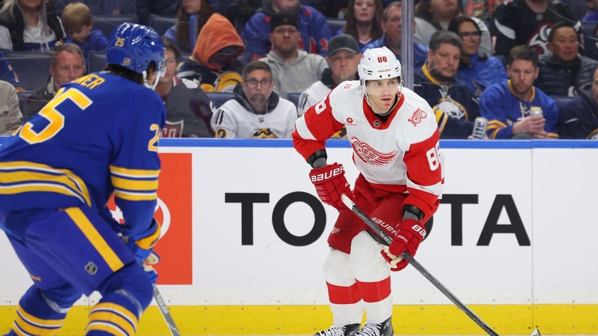 Deadspin | Red Wings continue pursuit of playoff spot in clash vs. Flyers