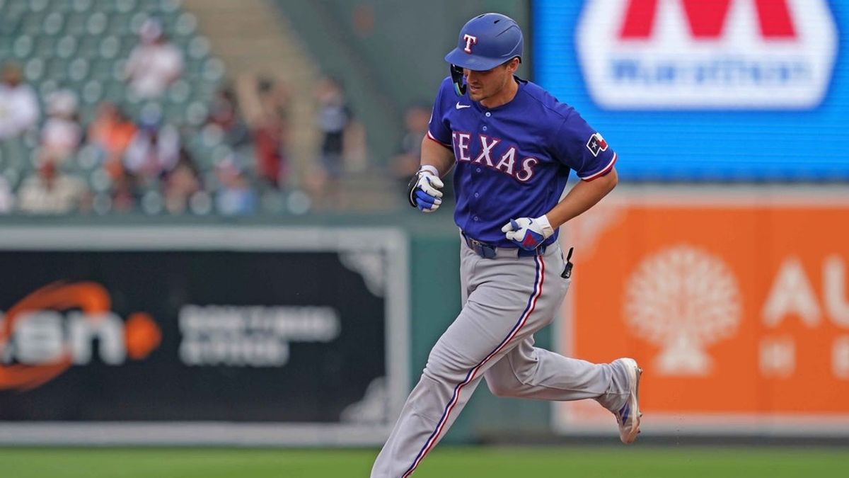 Deadspin | Bullish about their opening trip, Rangers return home to ...
