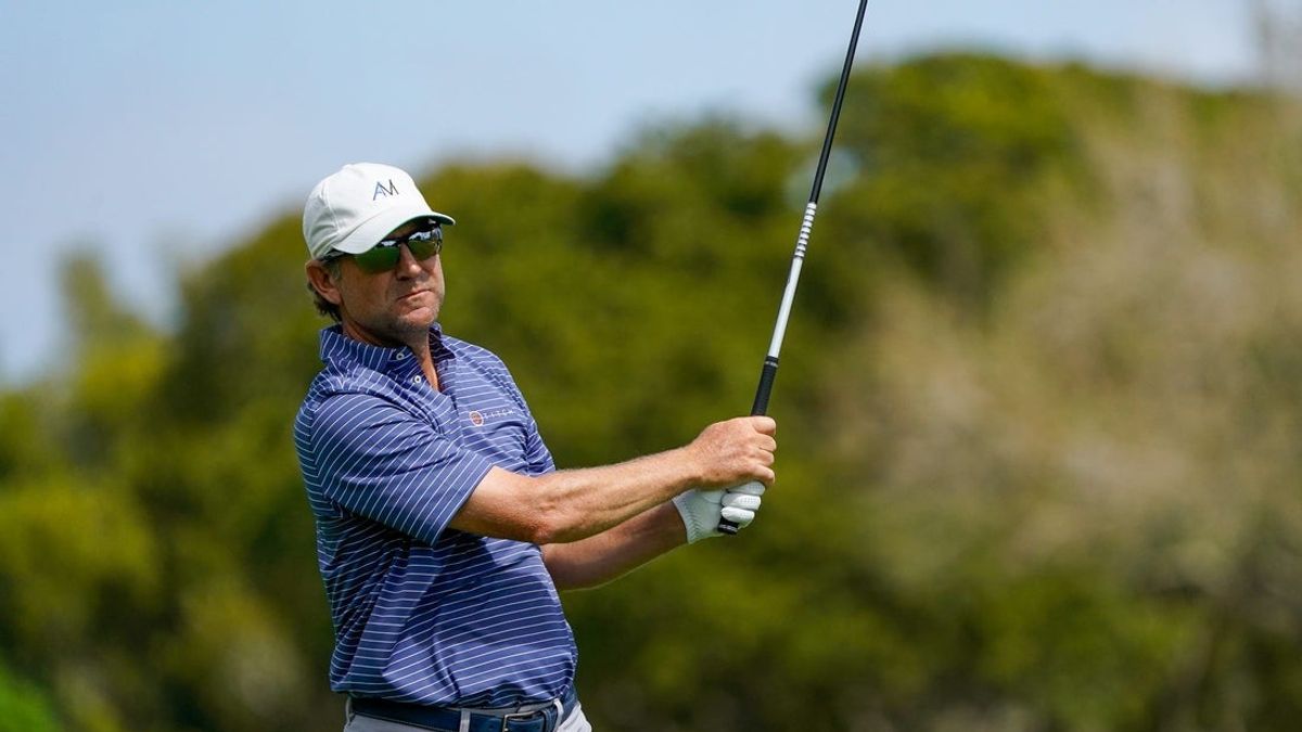 Ο George McNeill ανεβαίνει 2 στο ντεμπούτο του στο US Senior Open Ο George McNeill ανεβαίνει 2 στο ντεμπούτο του στο US Senior Open