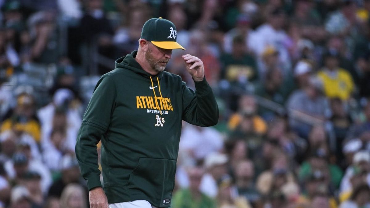 Ο προπονητής ρίψης του Slumping Athletics, Scott Emerson