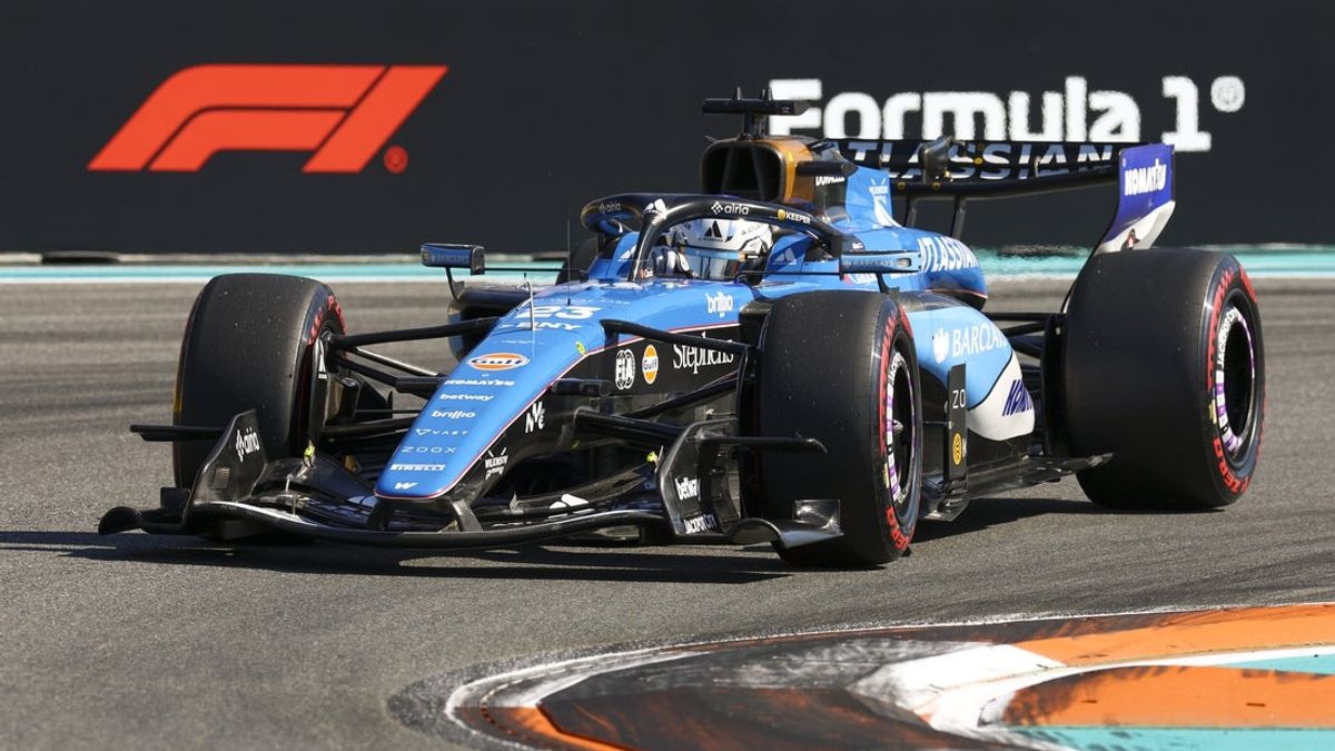  Alex Albon signs extension with Williams through 2027 