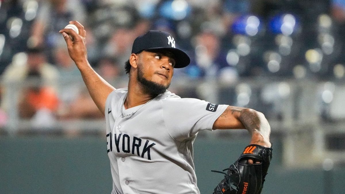  Report: Pirates acquire RHP Camilo Doval from Yankees 