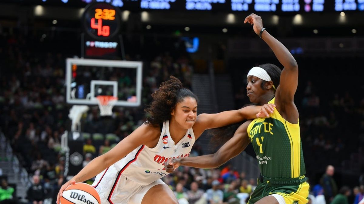  Shakira Austin, Mystics gain road split against Storm 