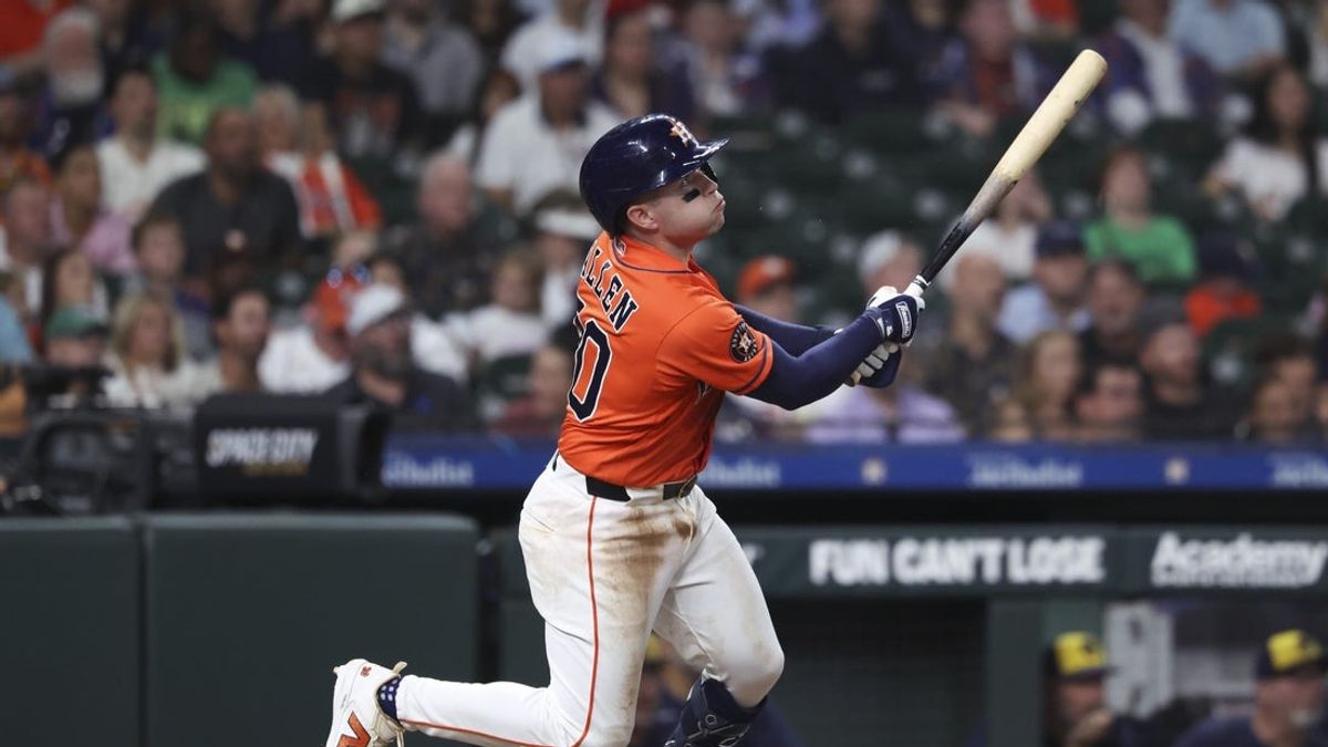  Brice Turangs sac fly in 10th lifts Brewers past Astros 