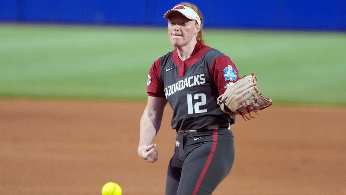  UCLA belts 4 homers to rout Arkansas in WCWS 