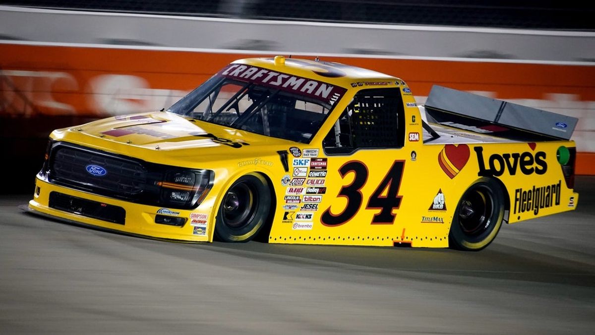 فازت Layne Riggs بسباق NASCAR Truck الأول في Naval Base Coronado فازت Layne Riggs بسباق NASCAR Truck الأول في Naval Base Coronado