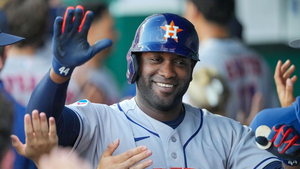 Astros Yordan Alvarez hits 2-run homer, slam in first inning Astros Yordan Alvarez hits 2-run homer, slam in first inning