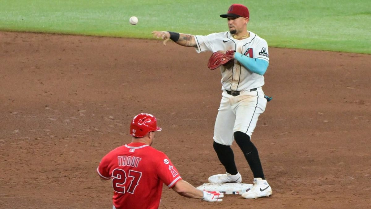 يواجه Angels OF Mike Trout (أوتار الركبة) سوء الحظ، ويتم وضعه على IL يواجه Angels OF Mike Trout (أوتار الركبة) سوء الحظ، ويتم وضعه على IL