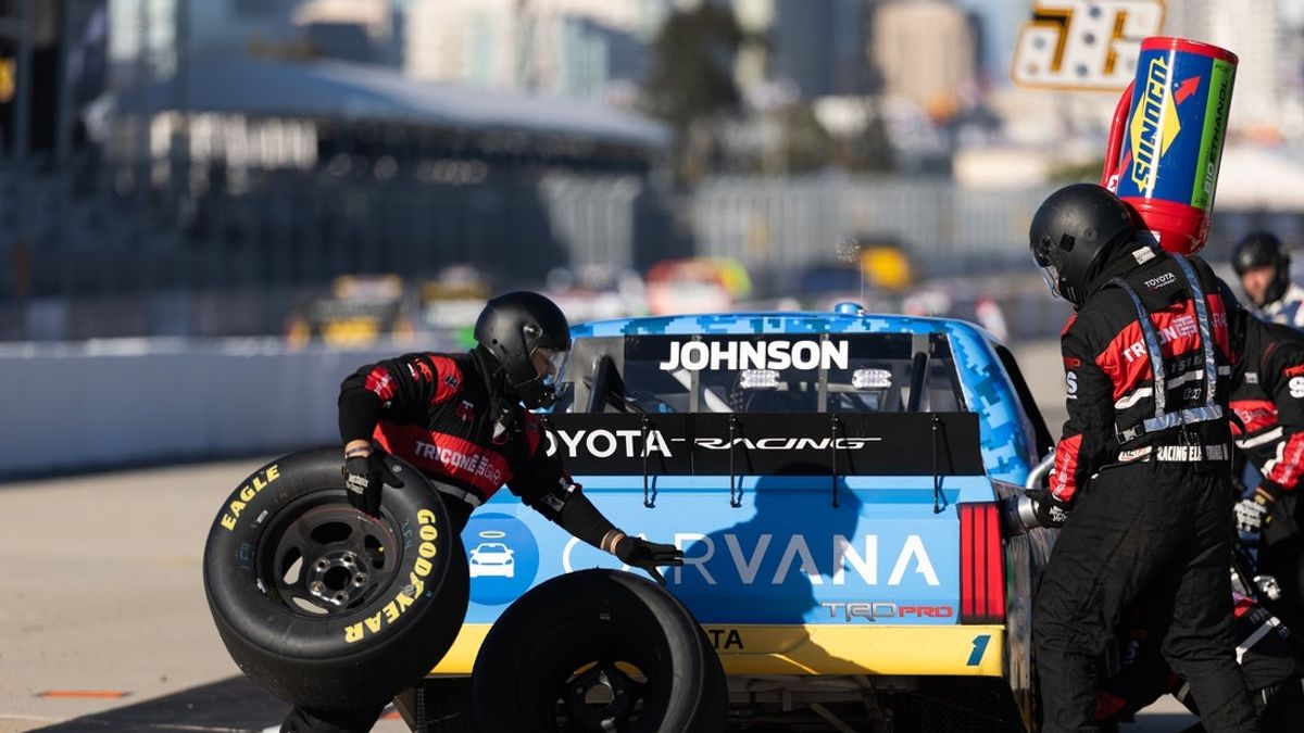 Deadspin | NASCAR Notebook: Jimmie Johnson surprised by aggression in truck race