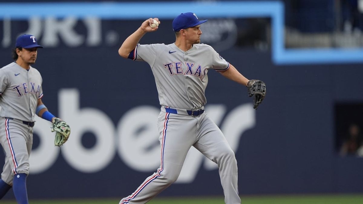Οι Ρέιντζερς τοποθετούν τον SS Corey Seager (πίσω) στη λίστα τραυματιών