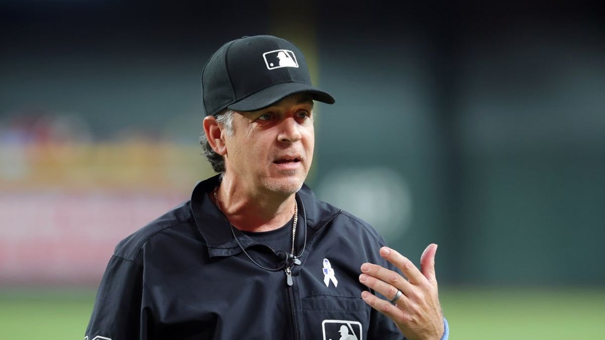  James Hoye named umpiring crew chief for Rays-Brewers World Series 
