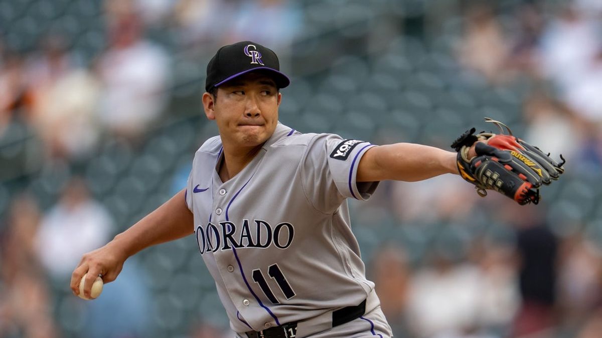 Rockies RHP Tomoyuki Sugano (πίσω) γρατσουνίστηκε εναντίον Giants