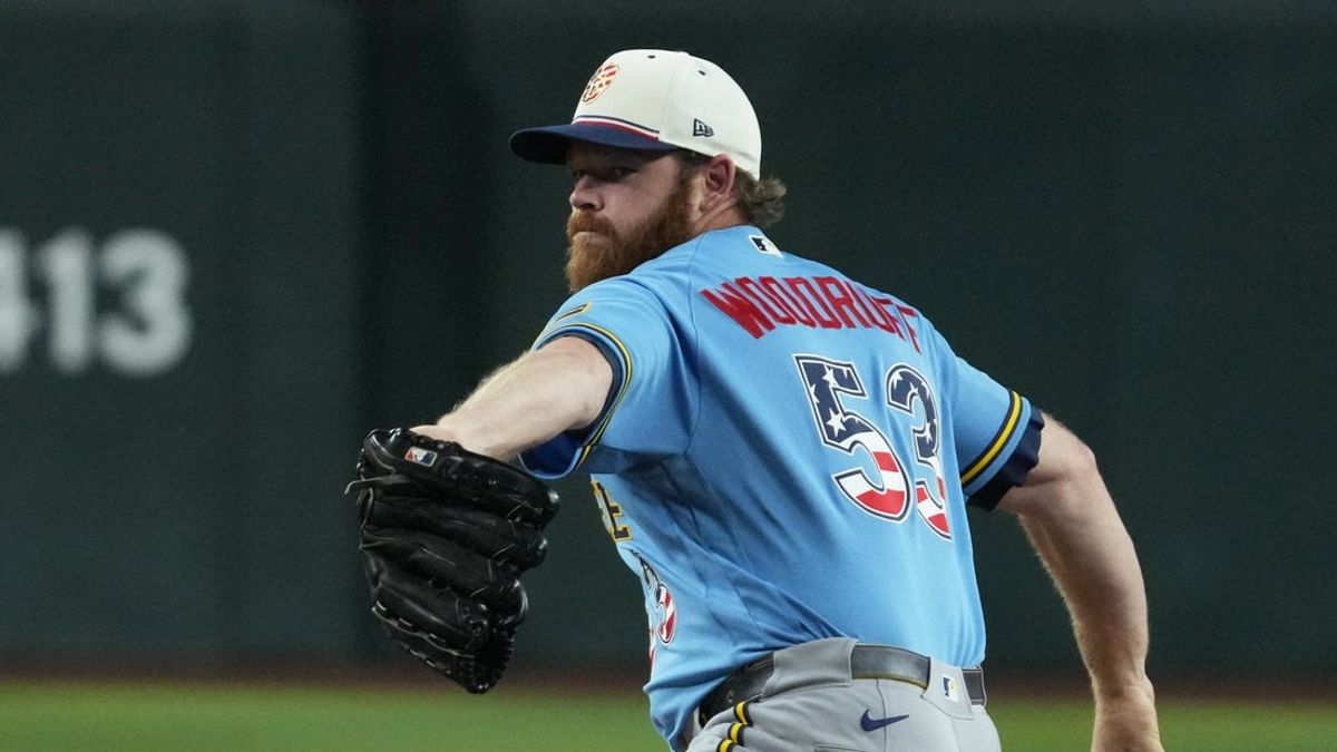 Ο Brandon Woodruff των Brewers αποχωρεί από το παιχνίδι με τους D-backs μετά από πτώση ταχύτητας