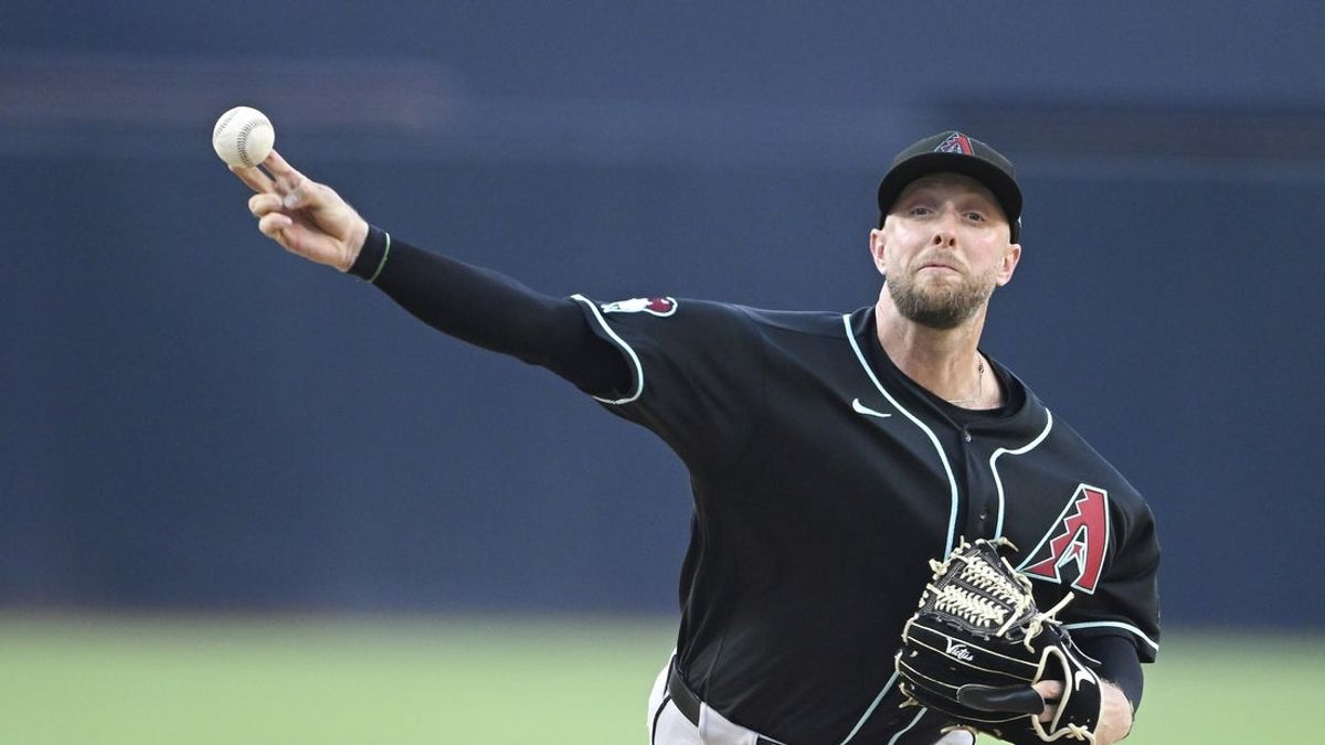 Η Merrill Kelly των D-Backs κλείνει το Padres για να κερδίσει τον χωρισμό της σειράς