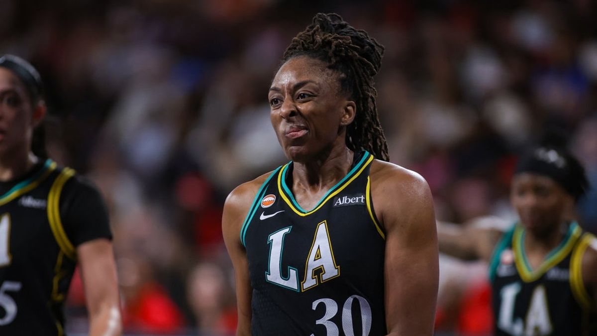 Η Nneka Ogwumike κοιτάζει το ρεκόρ σκοράρισμα των Sparks κόντρα στον Sky