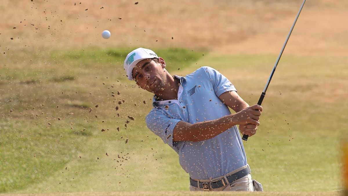 Joaquin Niemann cools off, but holds on to LIV Golf New York lead