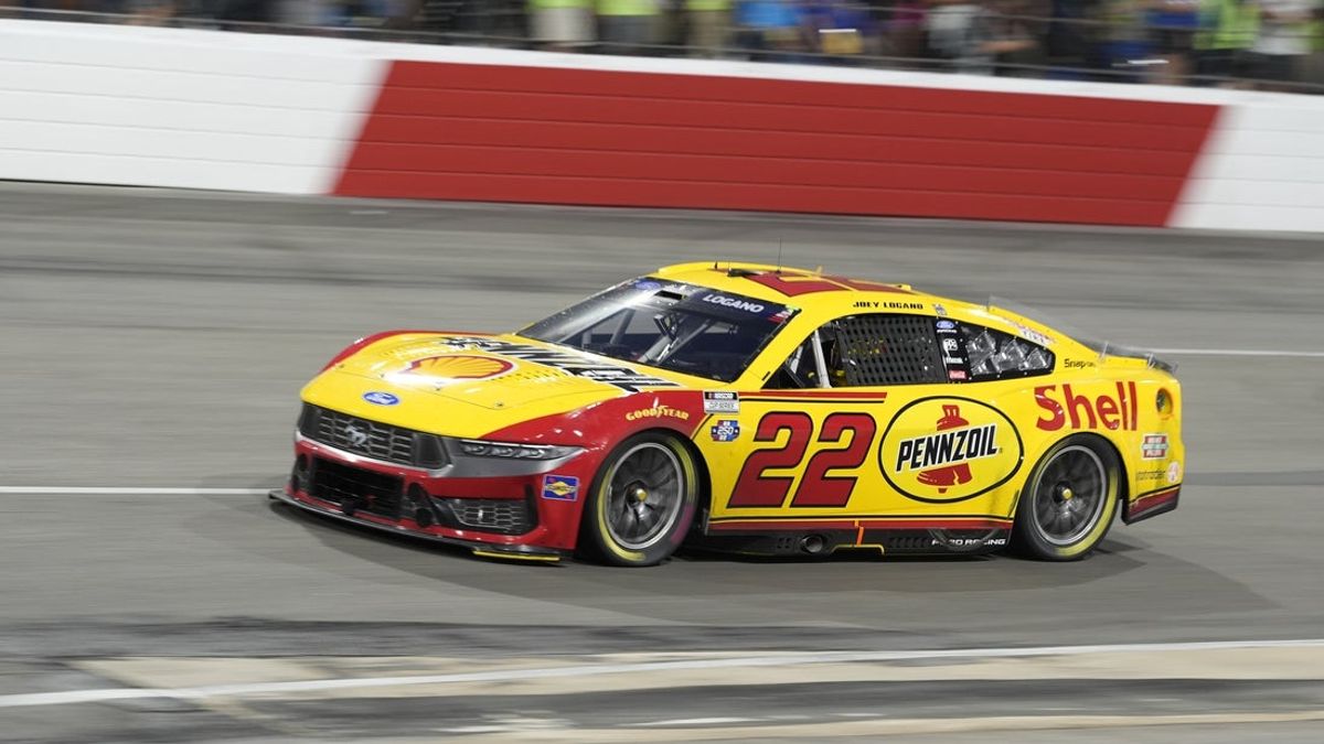 Ο Joey Logano πιο γρήγορος και τερμάτισε στον πρώτο αγώνα πόντων στο North Wilkesboro από το ’96