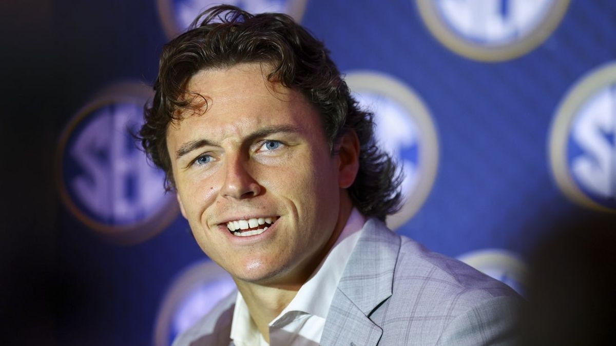 Oklahoma QB John Mateer σχεδιάζει να ανακάμψει μετά την οπισθοδρόμηση του 2025
