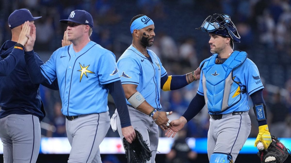 Deadspin | Rays post 21-hit attack in blowout of reeling Jays