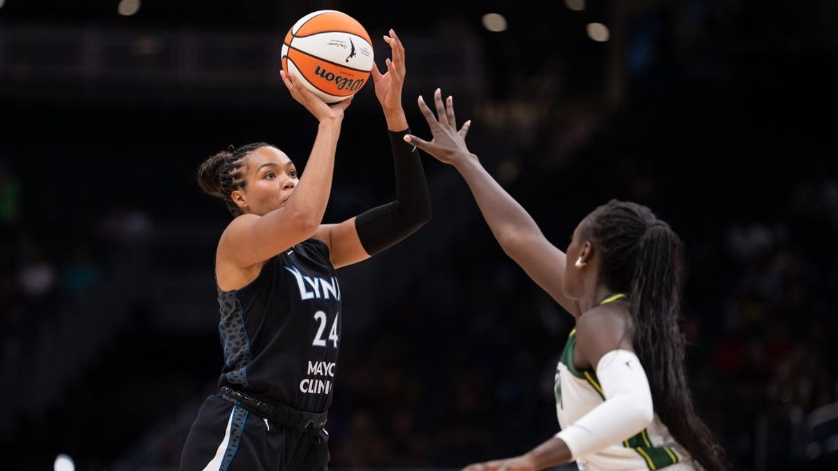 سجلت Naphesa Collier 24 نقطة في أول ظهور للموسم عندما تغلب Lynx على Storm سجلت Naphesa Collier 24 نقطة في أول ظهور للموسم عندما تغلب Lynx على Storm