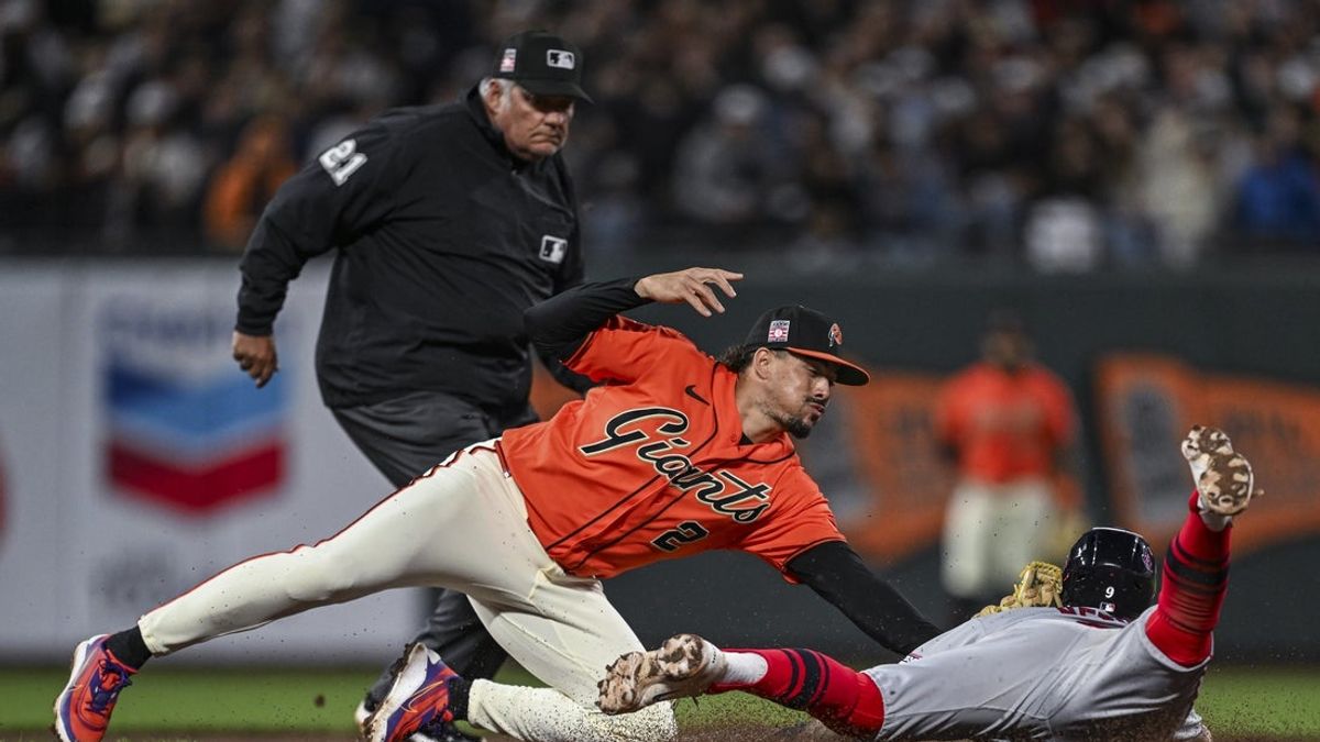  Rafael Devers 10th-inning hit sends Giants past Angels 