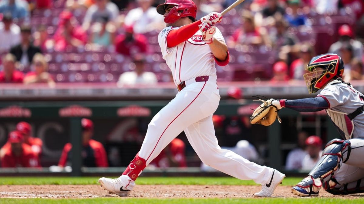  Guardians get past Reds with safety squeeze 