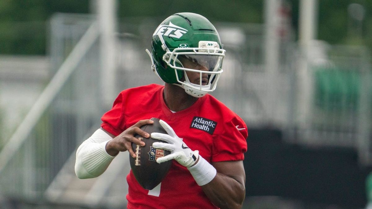  Jets QB Geno Smith day-to-day after missing start 