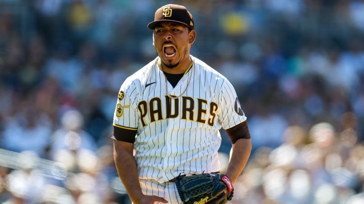  Streaking Padres making right moves while Giants expect roster changes 