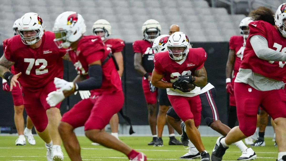  Signed to start, Cardinals RB Tyler Allgeier embracing Love despite demotion 