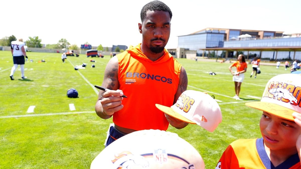 Broncos coach: WR Jaylen Waddle (leg) out 4-5 days Broncos coach: WR Jaylen Waddle (leg) out 4-5 days