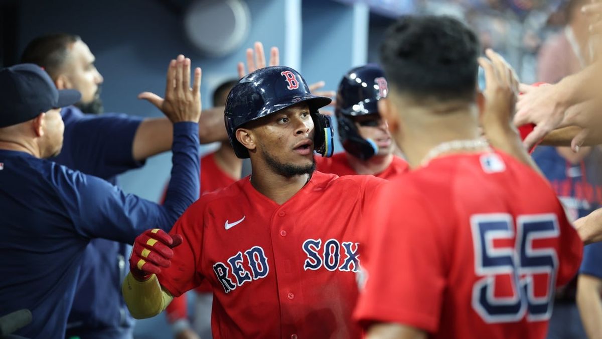 Deadspin | Red Sox cap historic month with victory over Dodgers