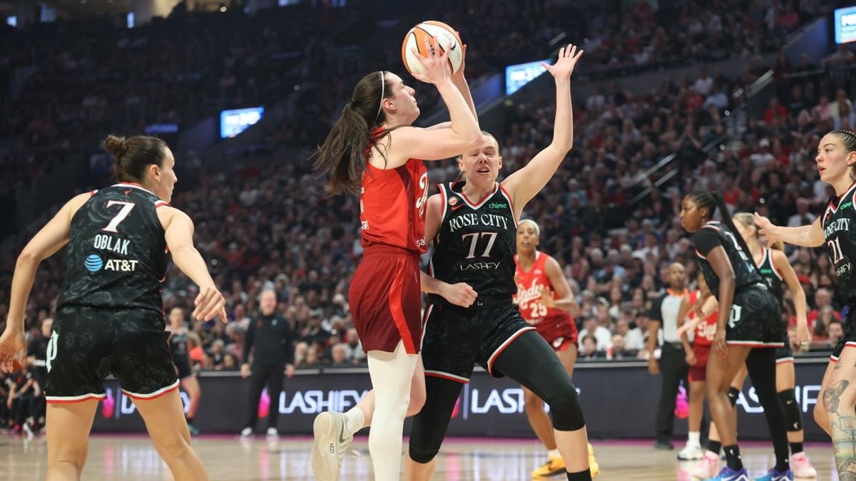 Deadspin | Caitlin Clark's triple-double sends high-scoring Fever past Fire