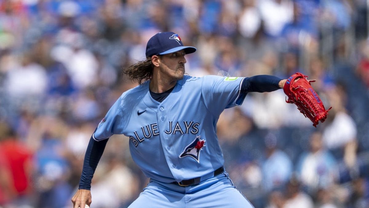 
            Cubs bolster rotation, acquire veteran Kevin Gausman from Blue Jays
        