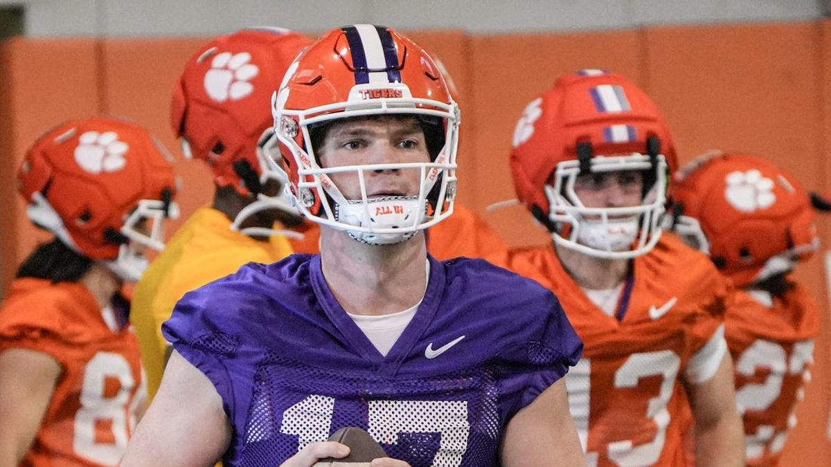  Clemson names Christopher Vizzina starting QB vs. LSU 