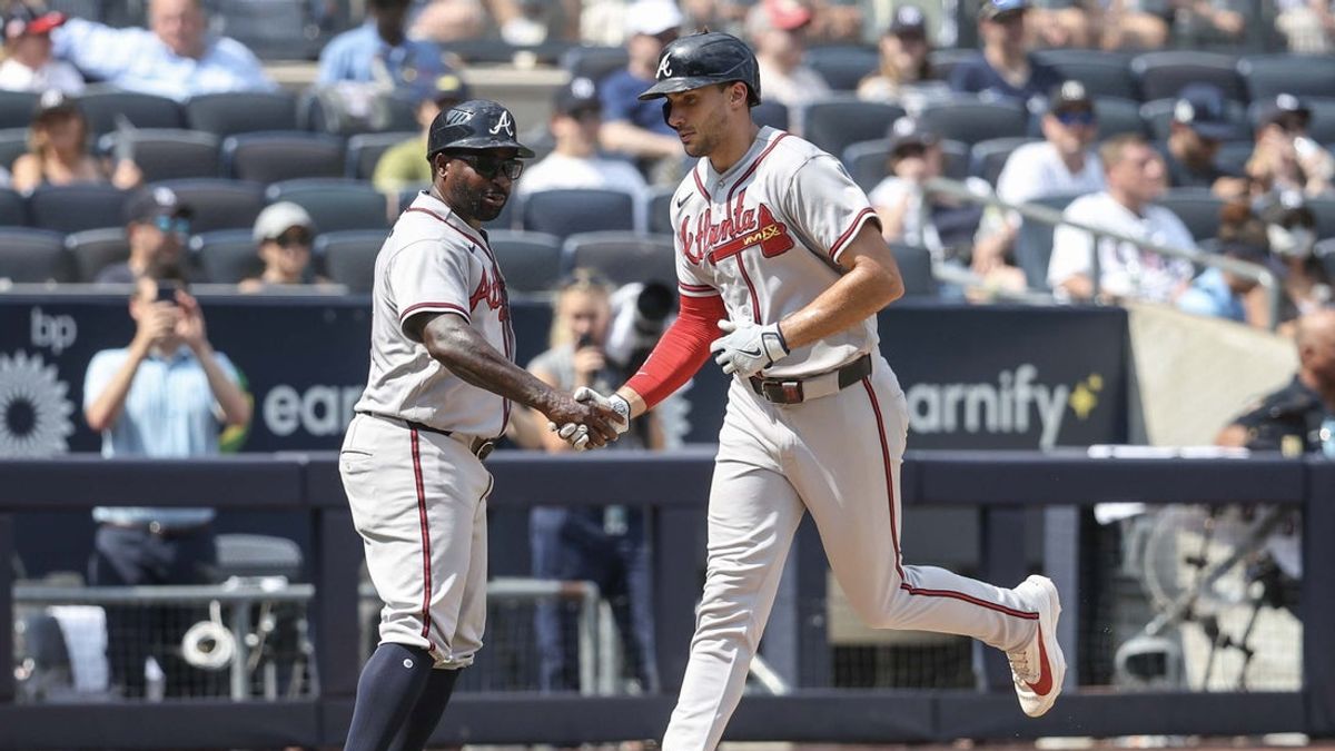  Yankees rally late, but Braves win in 10 to avert sweep 